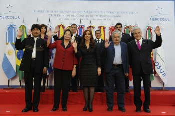 Los Jefas y Jefes de Estado del Mercosur y Estados Asociados se reunieron en la Provincia de Mendoza donde el tema central fue la ruptura del orden democrático en Paraguay. (Mendoza, 28 y 29 de junio 2012).