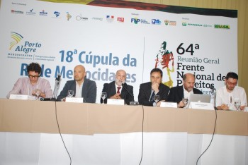 Como parte do encontro, foi realizado em 27 de novembro, em Porto Alegre, Brasil , o Seminário Internacional "Governos locais e da cooperação sul-sul, por uma agenda social na região”.