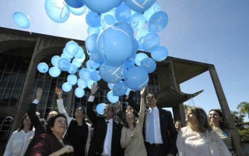 O 9 de maio, o Ministério da Justiça do Brasil iniciou uma imensa campanha de sensibilização para combater o tráfico de pessoas denominada Coração Azul é promovida internacionalmente pelo Escritório das Nações Unidas sobre Drogas e Crime.
